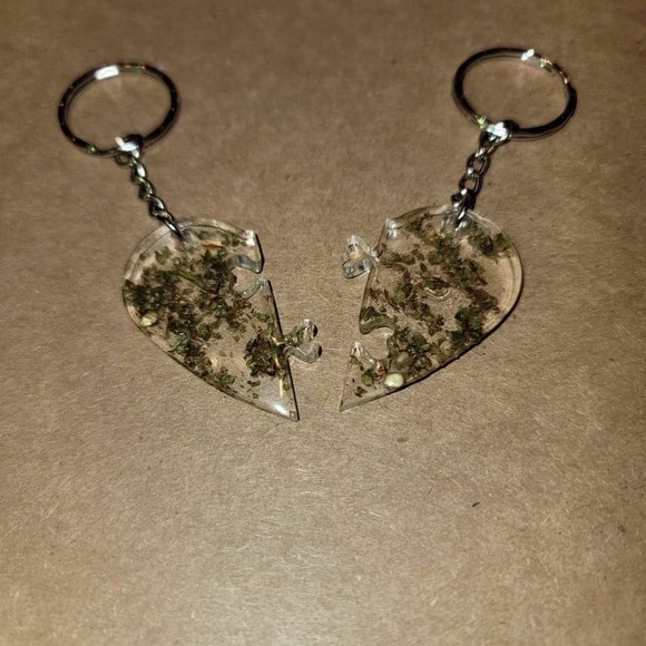 Best Buds Keychain(hemp encased keychain) - Picture 2 of 3